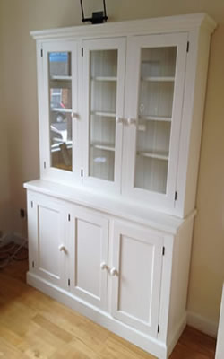 Buit in tv unit with shelves